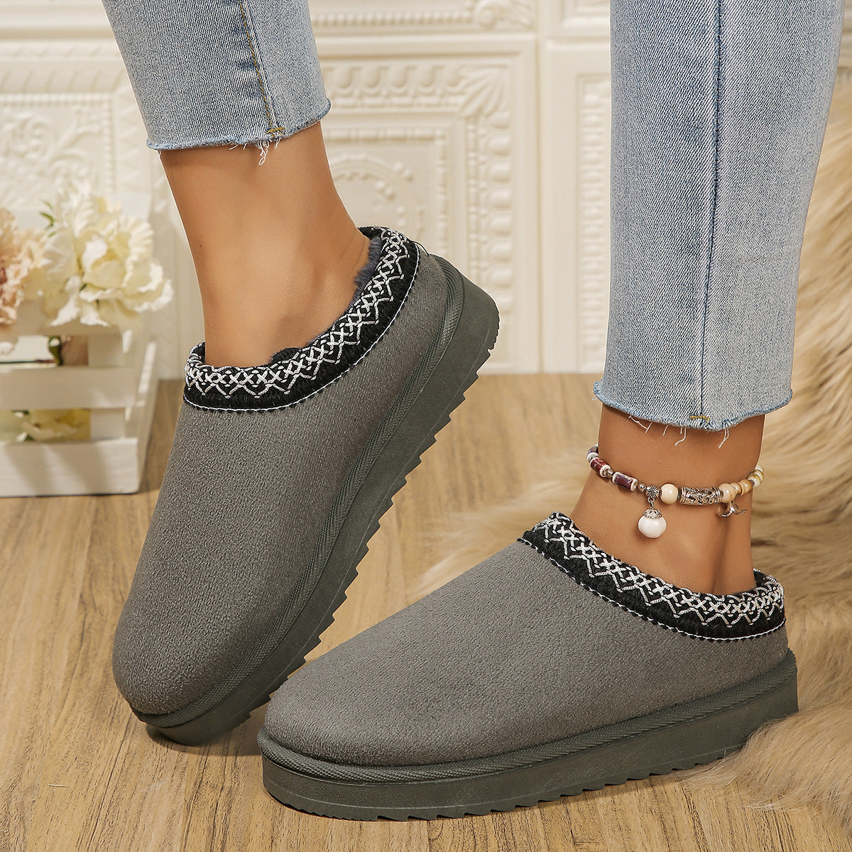 Cozy Cloud Plush Slippers in Gray